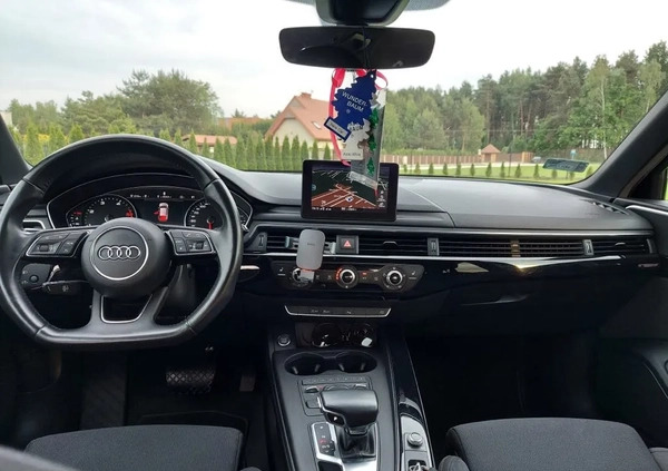Audi A4 cena 65700 przebieg: 205400, rok produkcji 2016 z Ustka małe 22